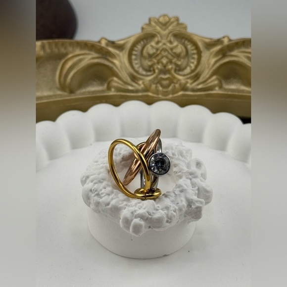 Trinity Style Interlocking Stainless Steel Ring ✨ - Picture 8 of 9
